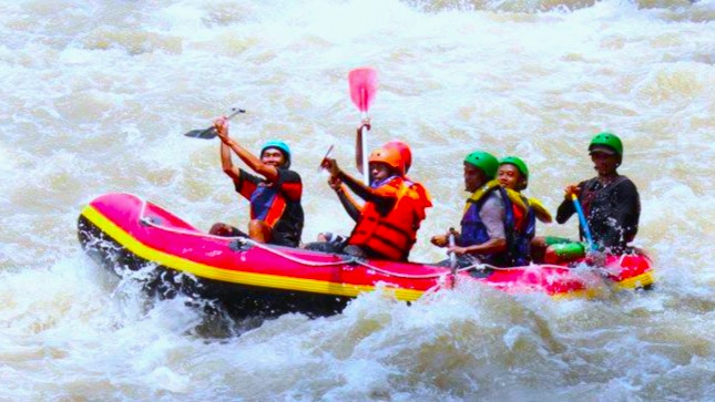 Wisata Alam Arung Jeram Sungai Cikundul Cianjur di Cianjur